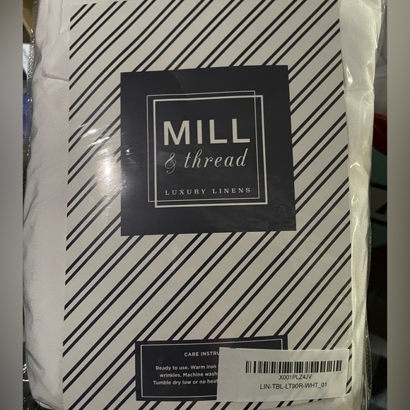 90” Round White Table Cloth - Picture 2 of 3